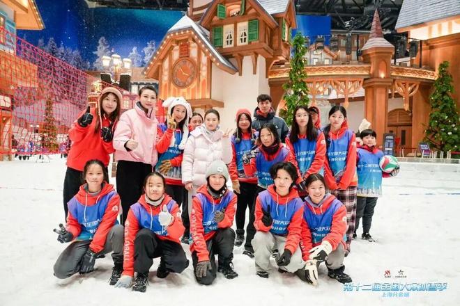 Kaiyun体育网站：陈芋汐、诸韵颖助力全民冰雪热第十二届全国大众冰雪季上海分会场启动(图3)