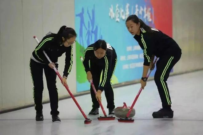 Kaiyun体育网站：陈芋汐、诸韵颖助力全民冰雪热第十二届全国大众冰雪季上海分会场启动(图11)