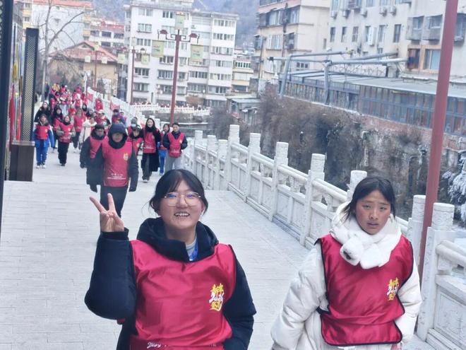 1300余人齐登高！康定上演全民健身潮开启活力新年(图5)