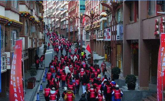 1300余人齐登高！康定上演全民健身潮开启活力新年(图4)
