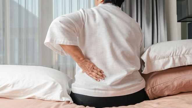 医生：最能加重腰椎病的行为不是弯腰！而是频繁的去做4件事(图5)