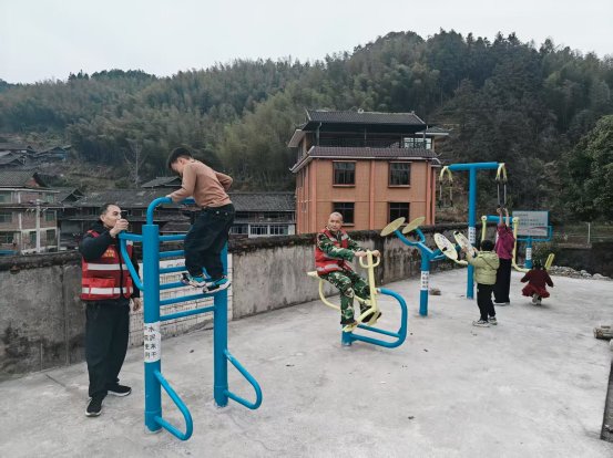 Kaiyun体育网站：健身路径验收通过正式交付新春健身场地惠及村民(图1)