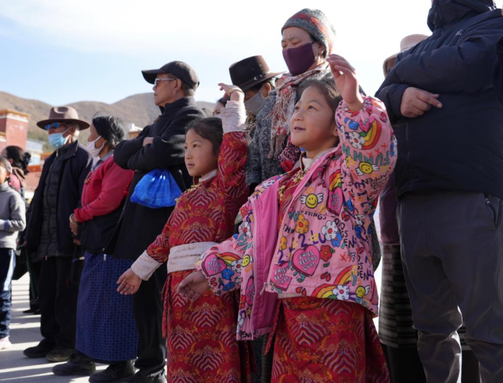 锅庄舞动新时代·携手奋进新征程——夏河县举办纪念“三八”国际劳动妇女节全民健身锅庄舞展演活动(图3)