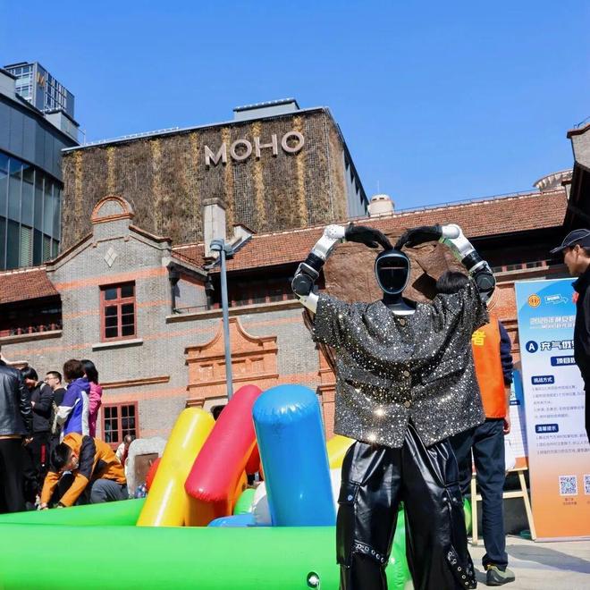 机器人热舞、F1竞速……静安职工运动汇MOHO科技体育运动嘉年华玩出新高度(图5)