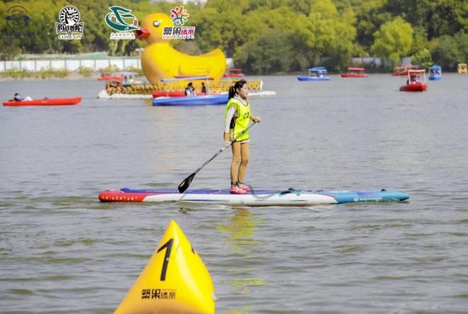 Kaiyun体育网站：免费玩、能PK……半马苏河公园上新智能健身器材(图7)