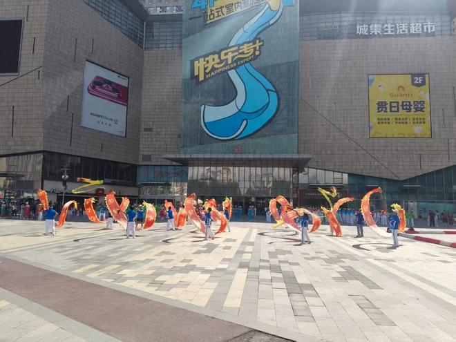 哈市香坊区铁成社区开展全民健身活动绘社区健康活力画卷(图1)